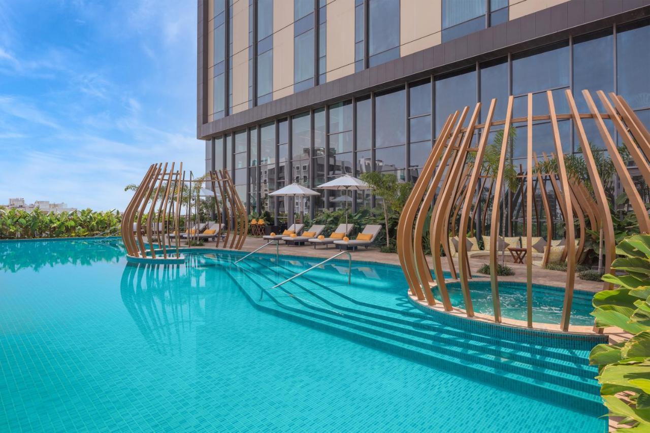 Radisson Blu Hotel & Spa, Nashik Exterior foto