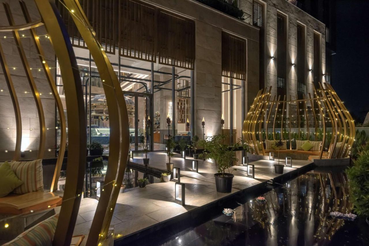 Radisson Blu Hotel & Spa, Nashik Exterior foto