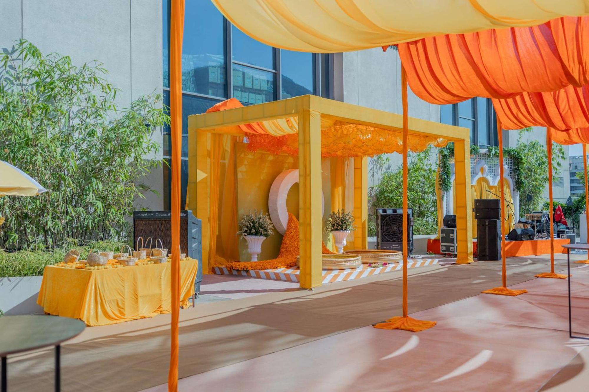 Radisson Blu Hotel & Spa, Nashik Exterior foto