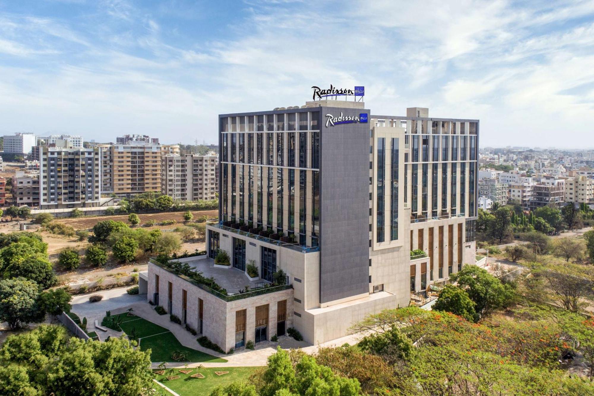 Radisson Blu Hotel & Spa, Nashik Exterior foto