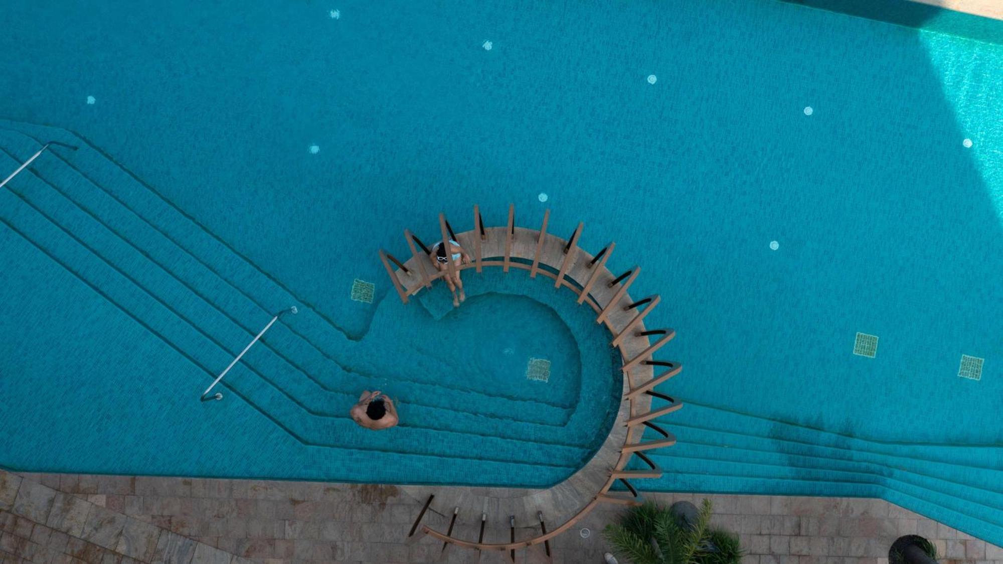 Radisson Blu Hotel & Spa, Nashik Exterior foto